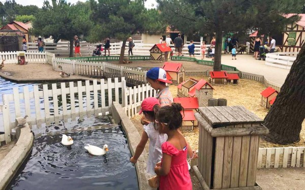 Coccinelle 23 kidparc animatie Frankrijk vakantiepark chateau de salles luxe villa kinderen.jpg