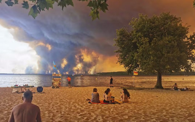 Bosbrand 3 Frankrijk brandbestrijding tijdens vakantie.jpg