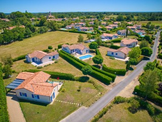 Forges 8a Aveneau Vieille Vigne vakantiepark luxe villa golfresort nederlands animatie zwembad.jpg