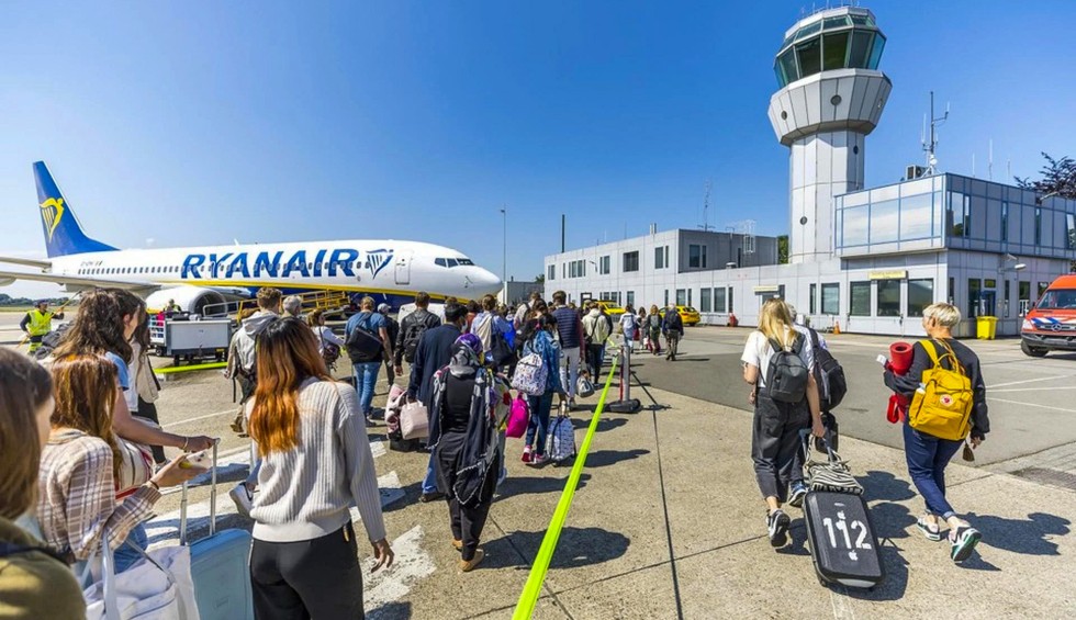 Vliegtuig 18 Frankrijk vakantie huur auto vliegveld Maastricht onbezorgd milieu goedkoop.jpg