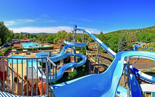 Quercyland 1 zwembad aquaparc Frankrijk Souillac vakantie Dordogne Lanzac glijbaan.jpg